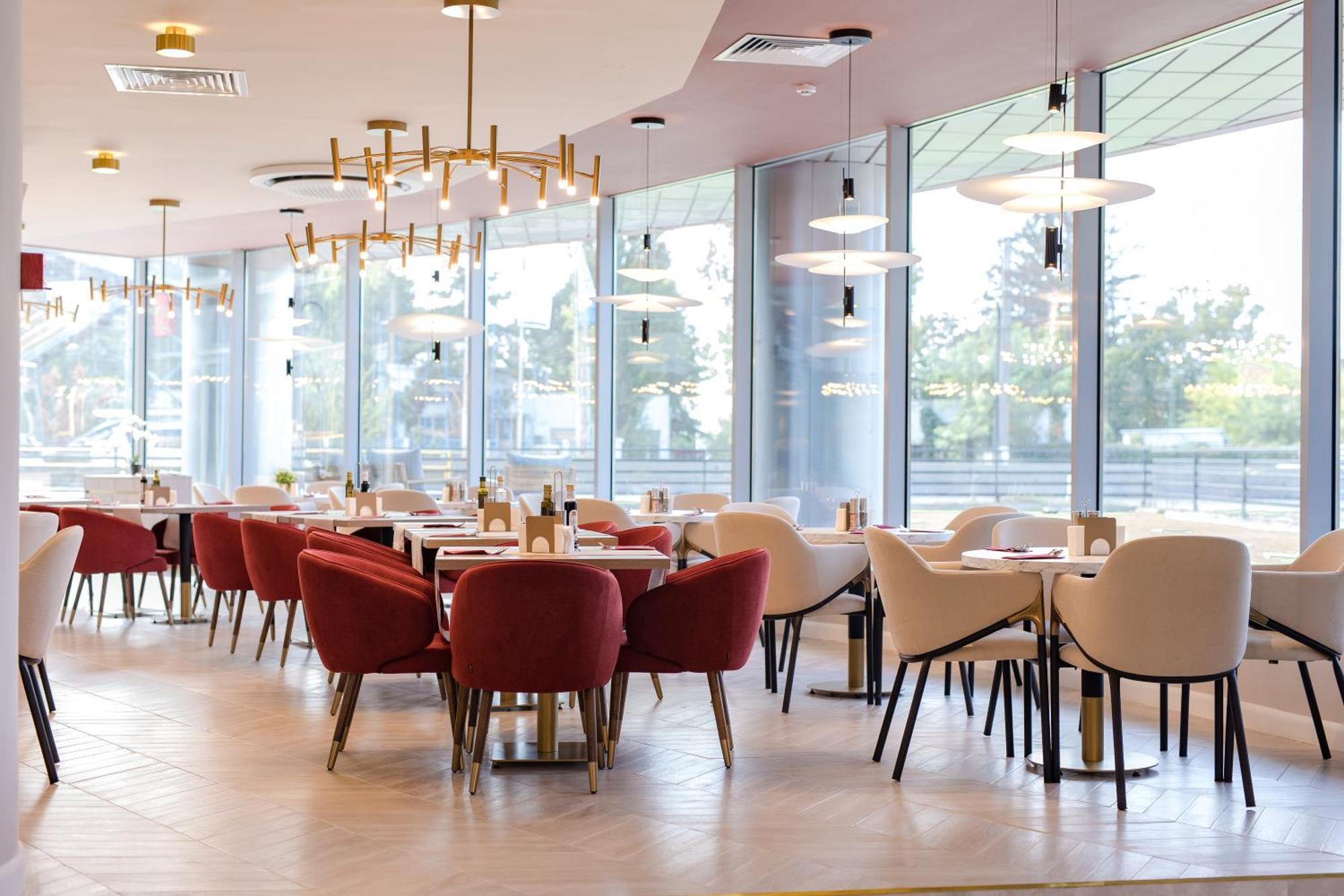 Ramada By Wyndham Bucharest Otopeni Airport Exterior photo