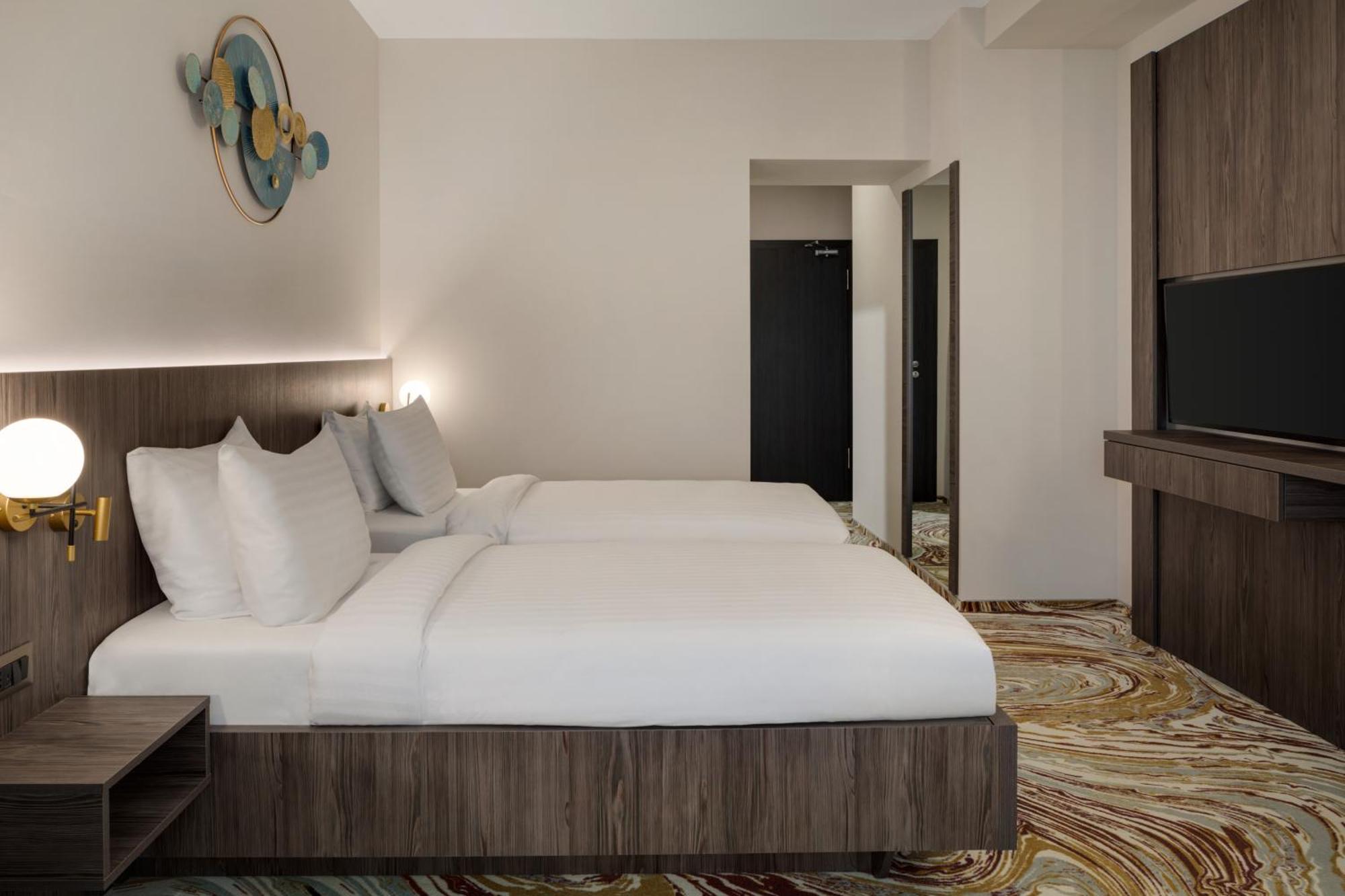 Ramada By Wyndham Bucharest Otopeni Airport Exterior photo