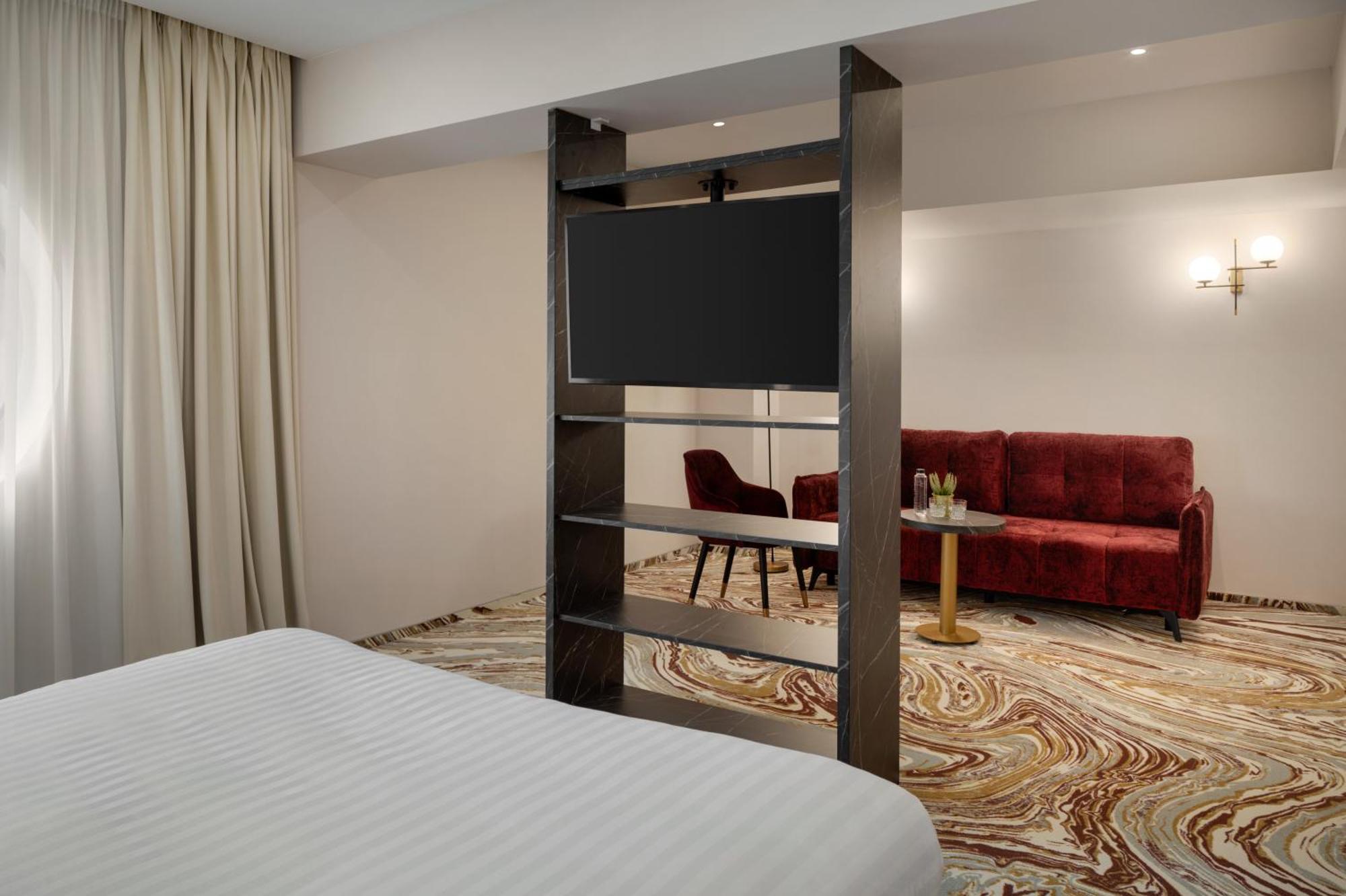 Ramada By Wyndham Bucharest Otopeni Airport Exterior photo