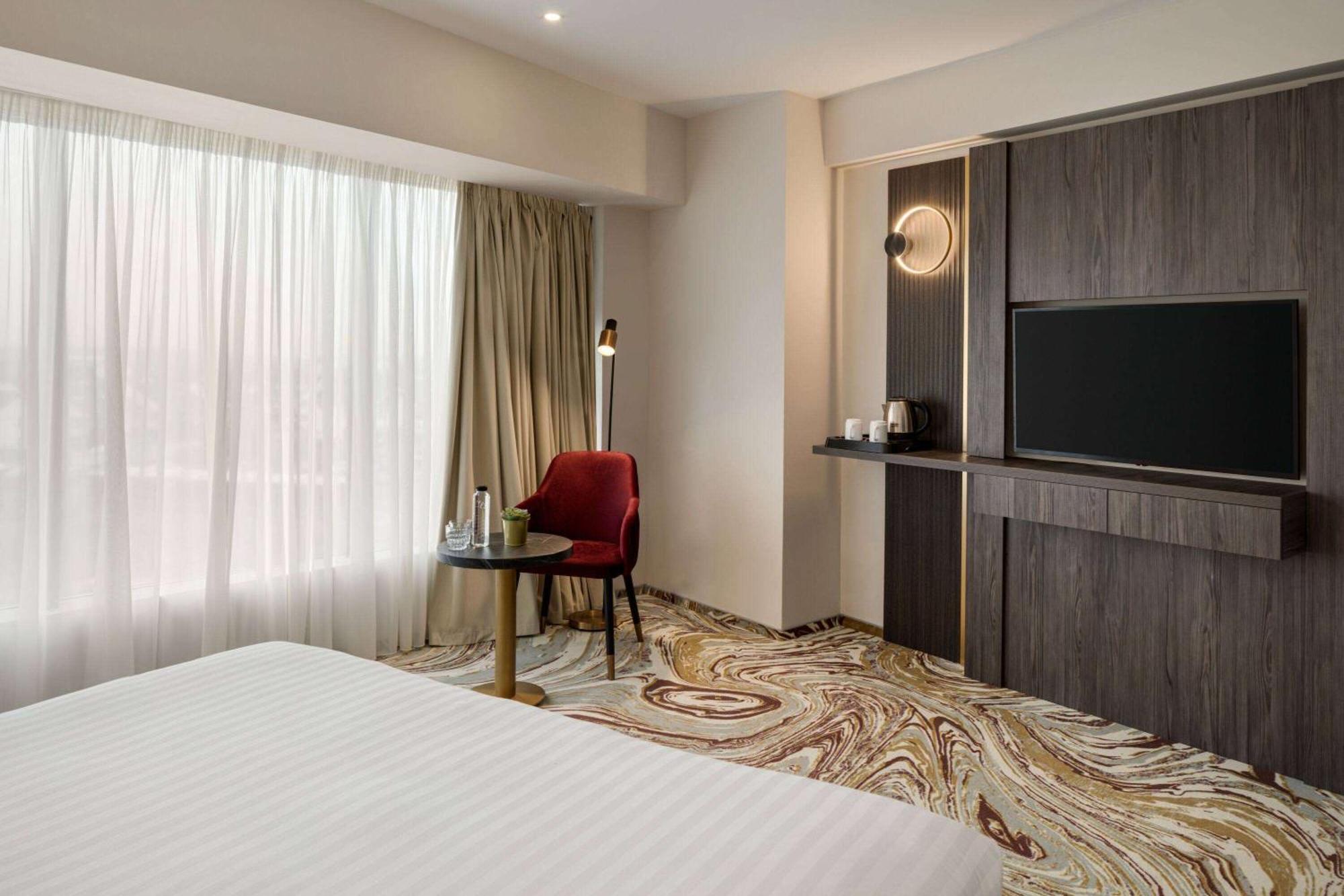 Ramada By Wyndham Bucharest Otopeni Airport Exterior photo